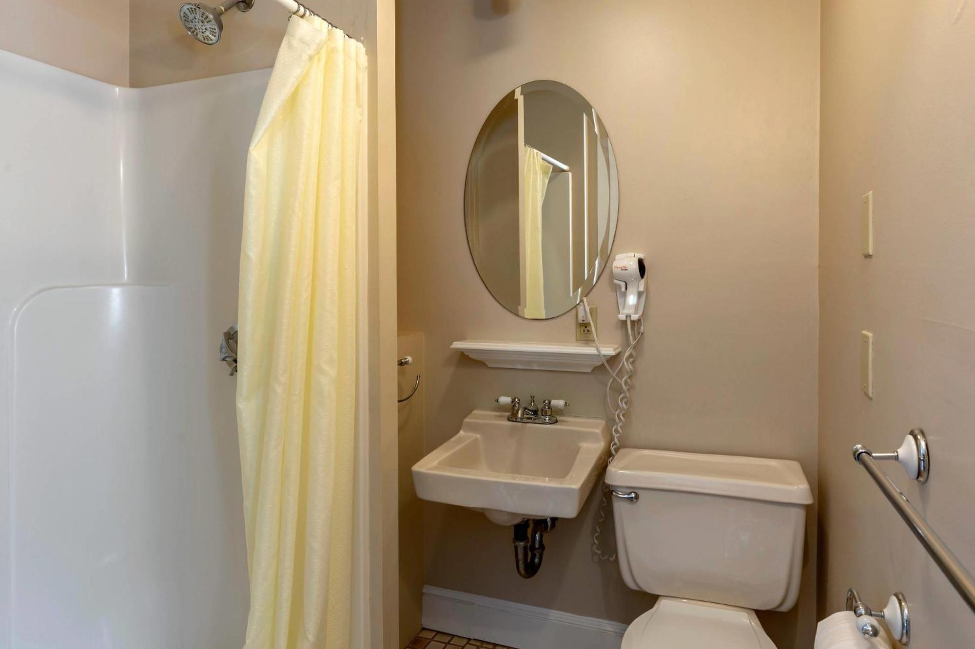 ניובריפורט Essex Street Inn & Suites, Ascend Hotel Collection מראה חיצוני תמונה